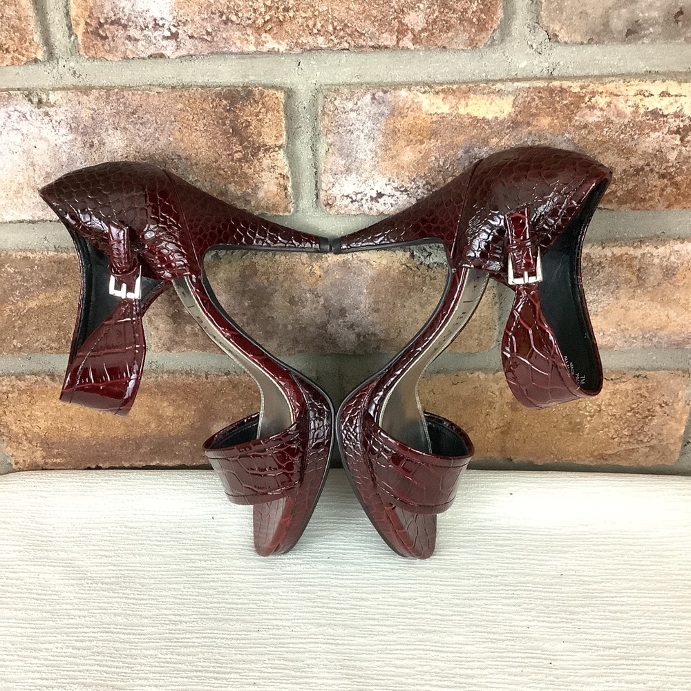 WHITE HOUSE/BLACK MARKET “Paula” Burgundy Heels - Picture 6 of 12
